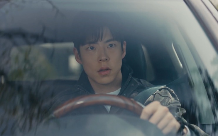 Beom Seong-hun dirigindo