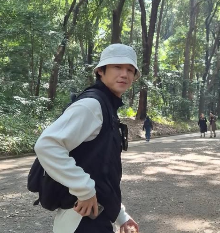Jung Joon-won sorrindo, em foto do próprio Instagram