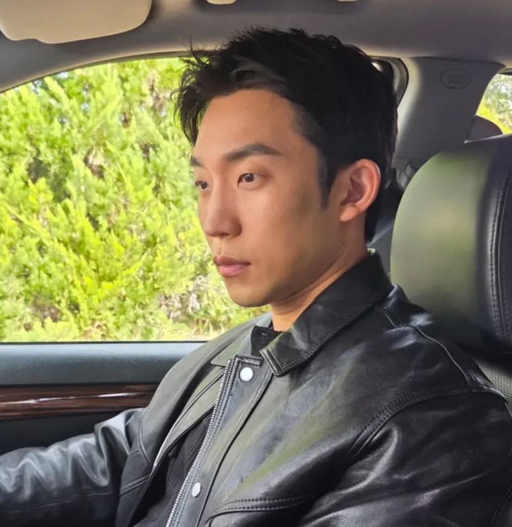 Lee Sang-yi em foto divulgada em comunidade on-line