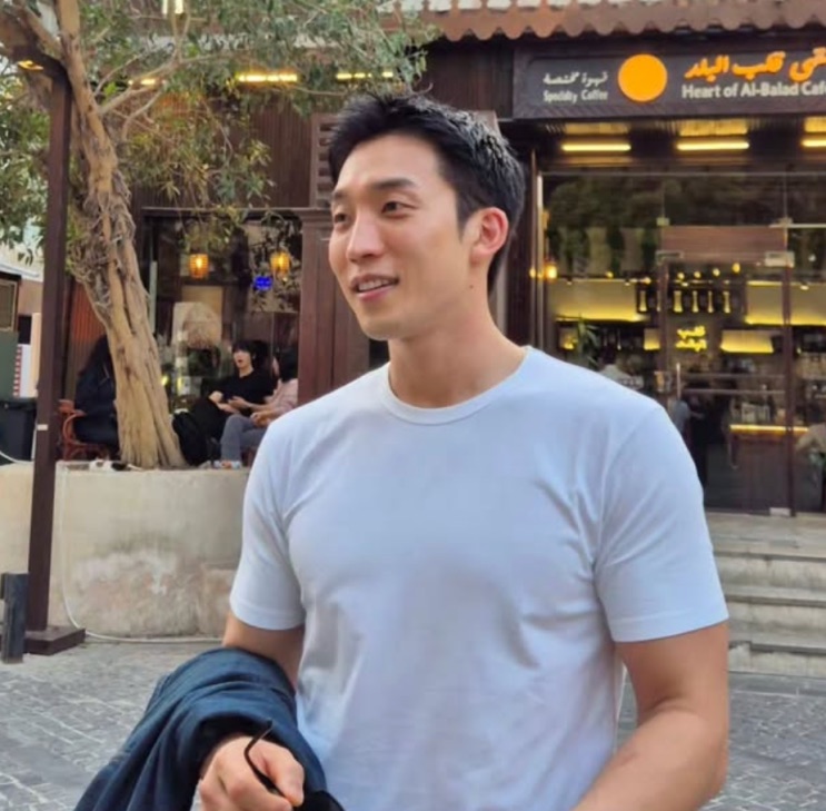 Foto de Lee Sang-yi divulgada em comunidade on-line