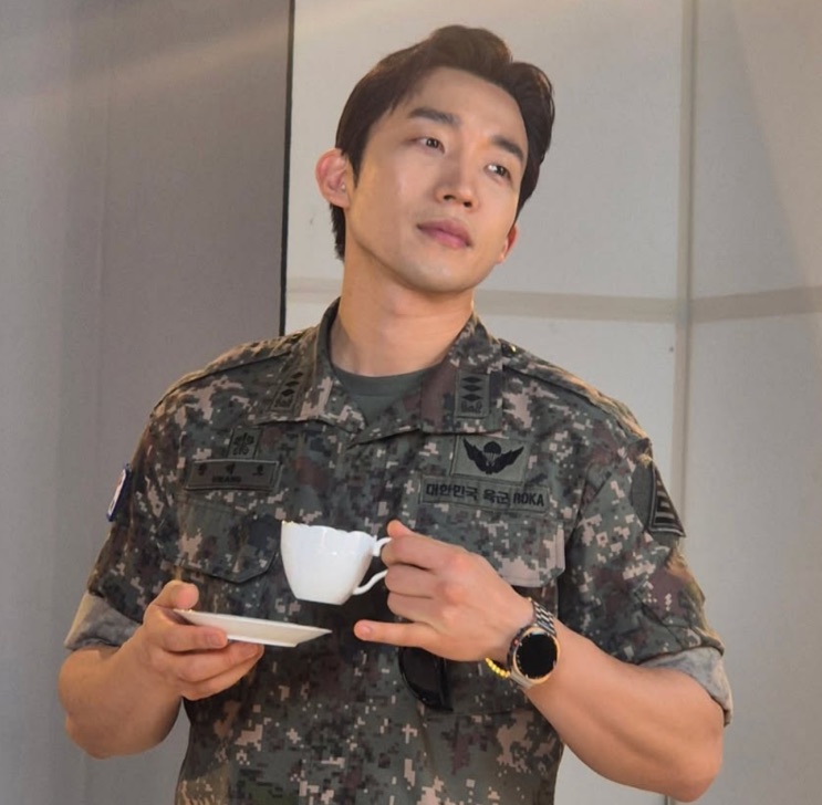 Lee Sang-yi em foto do próprio Instagram