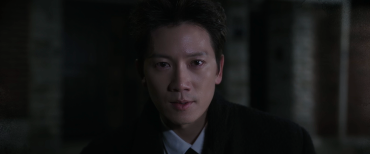 Park Hae-kang (Ji-sung) com expressão séria em The Apartment Job
