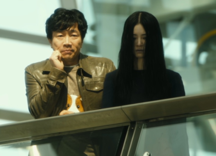 A fantasma Ju-hee de cabelo comprido no filme