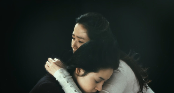 Ju-hee abraçando Yeo-ri