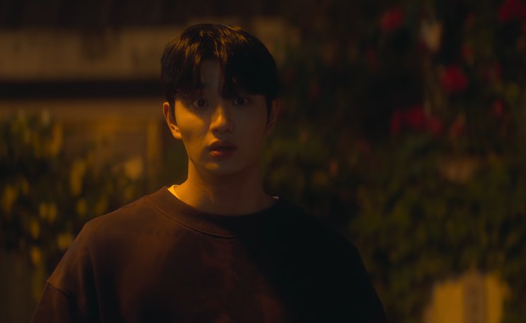 Cheon Sang-hak em cena noturna