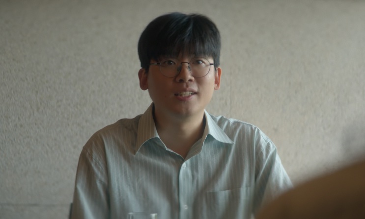 Sang-yeon aos trinta anos, em cena