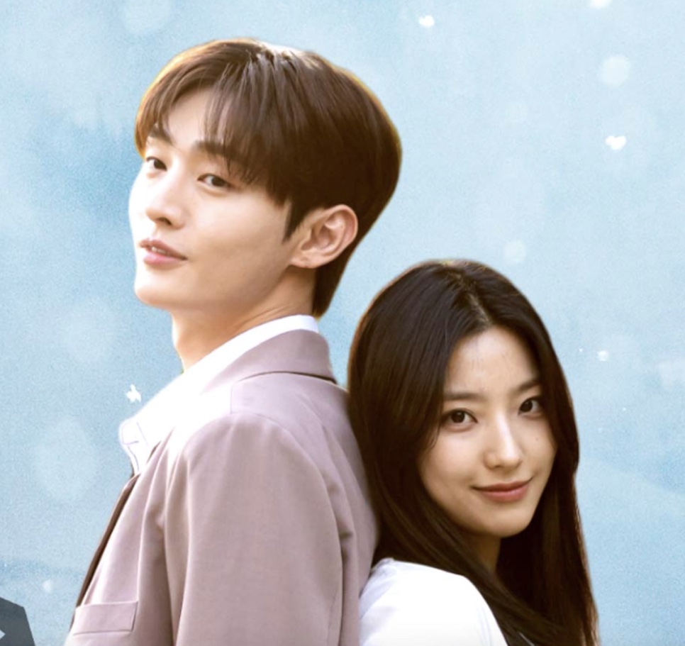 Lee Sae-rom de costas para um ator de blazer lilás, em imagem de divulgação de uma série curta da TVING