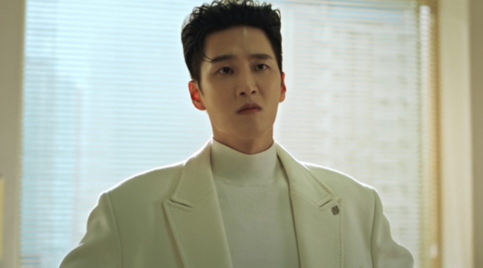 Jin Yi-soo em cena da 1ª temporada de Flex X Cop
