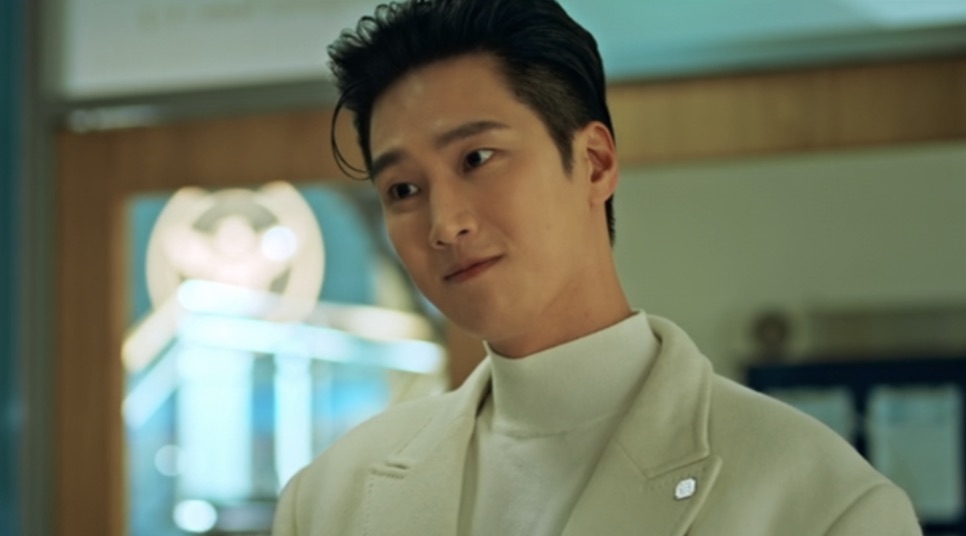Jin Yi-soo em cena final da 1ª temporada de Flex X Cop