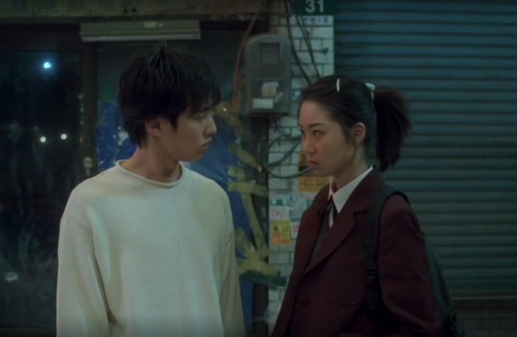 Ha-yeon e Yeo-il frente a frente numa rua à noite