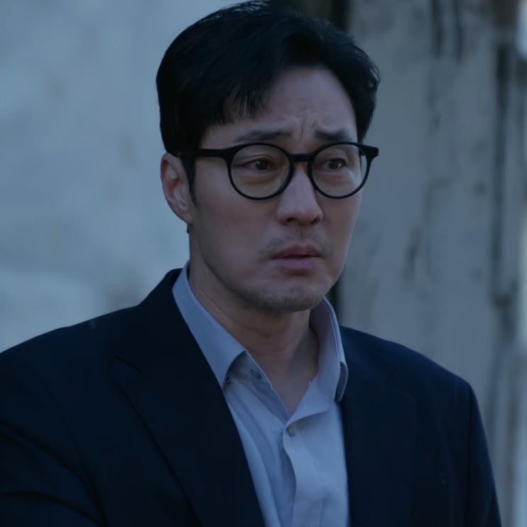 Kim (So Ji-sub) em Agent Kim Reactivated