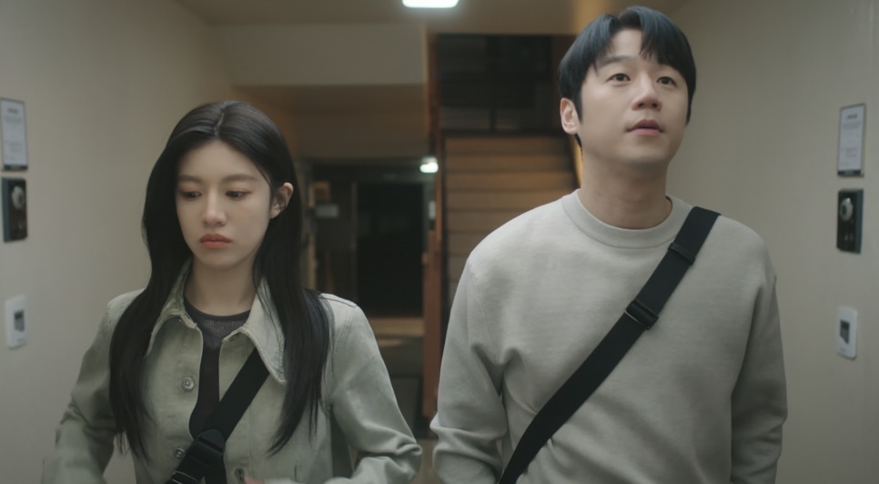 Jung Joon-won em cena de Resident Playbook