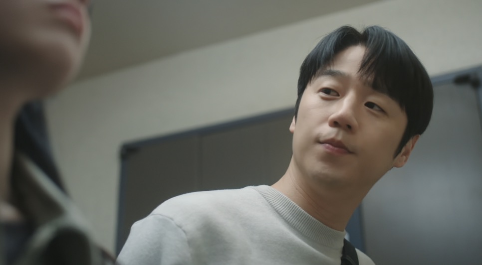 Jung Joon-won em outra cena de Resident Playbook