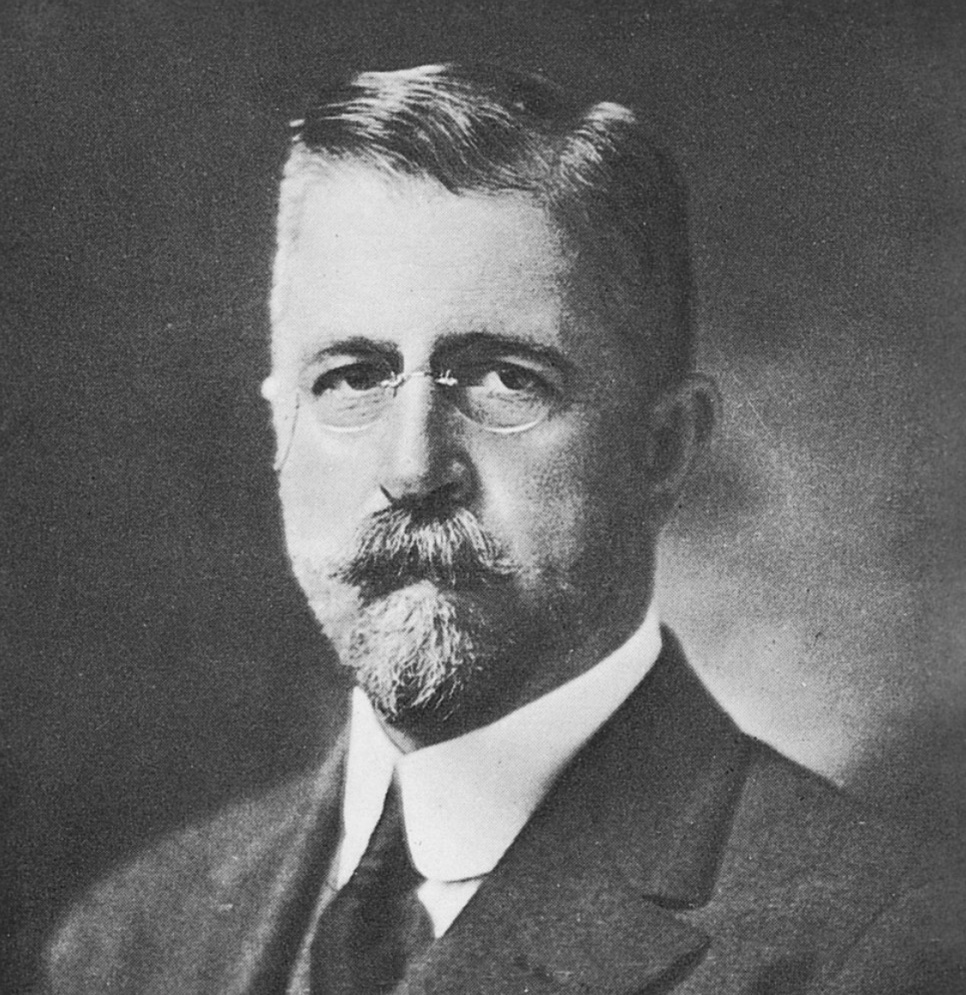 Retrato antigo em preto e branco de Homer Hulbert, de óculos e bigode