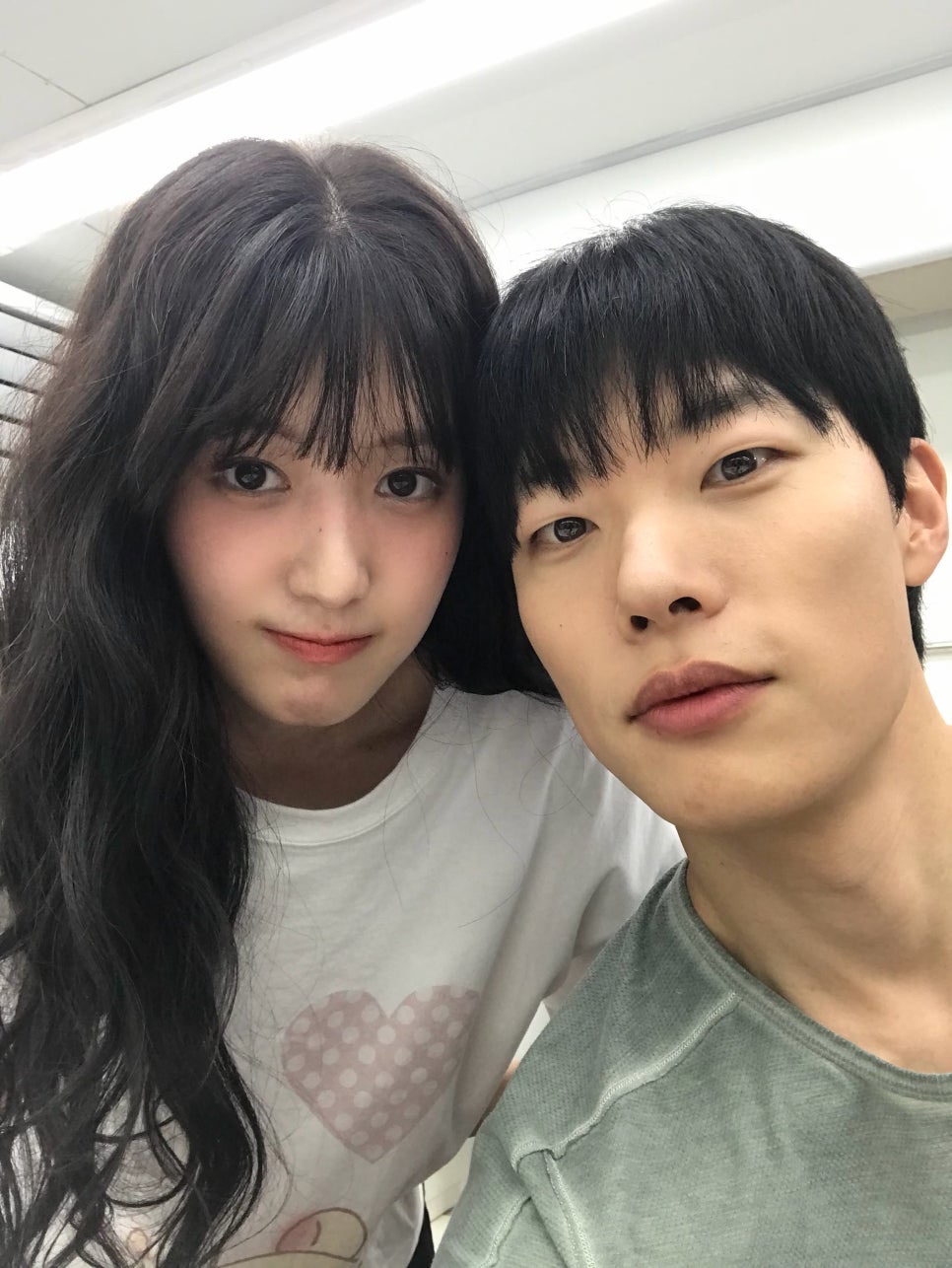 Song Su-yi em selfie com o Ryu Jun-yeol, que faz o Moon-jae em O Rato