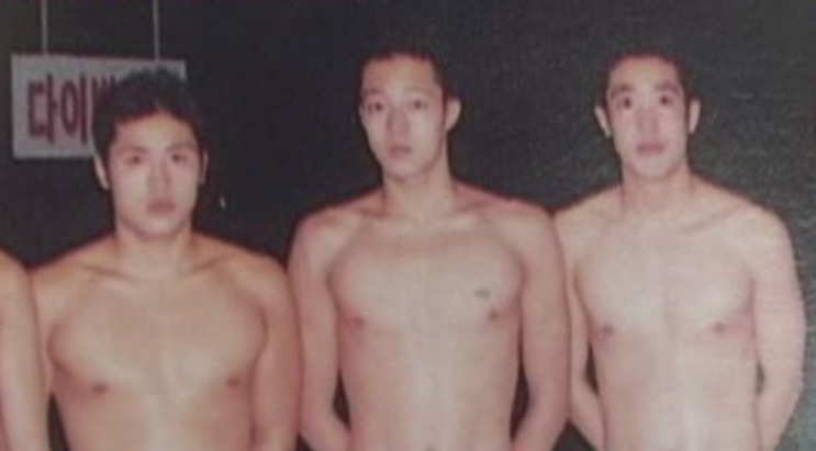 So Ji-sub em foto de nadadores