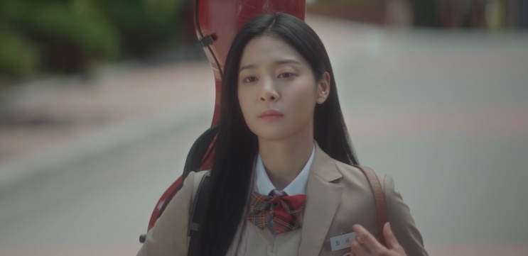 Choi Se-kyung em close, de uniforme escolar