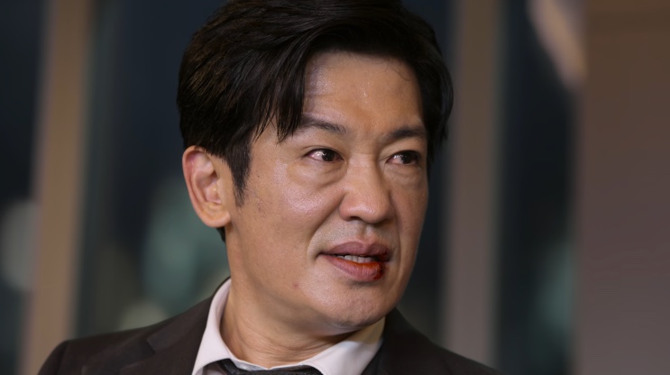 Baek Sang-gil sorrindo