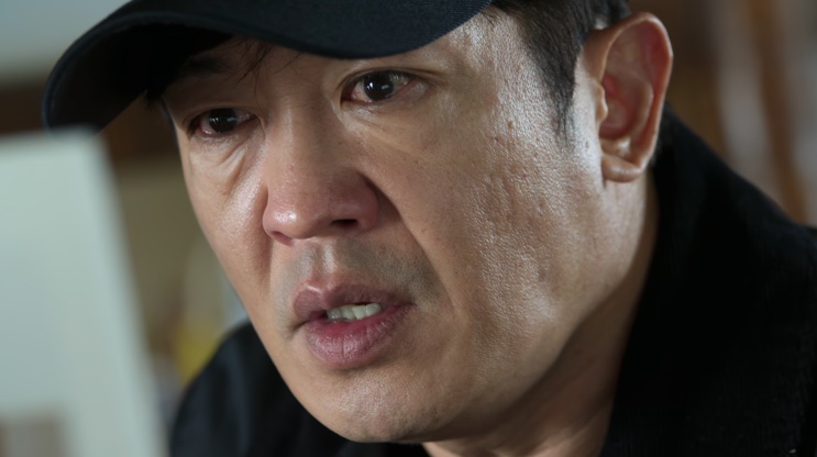 Baek Sang-gil de boné