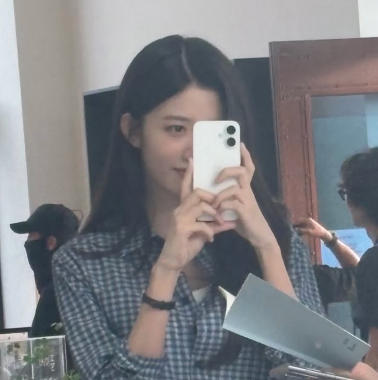 Choi Yu-ju em selfie nos bastidores