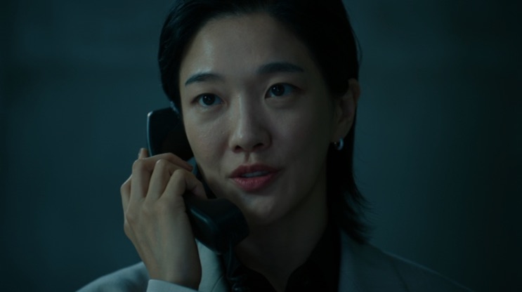So Min-hye ao telefone