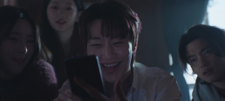 Shin Seong-ho com outros personagens em Agent Kim Reactivated