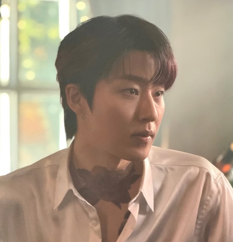 Shin Seong-ho de perfil em Agent Kim Reactivated