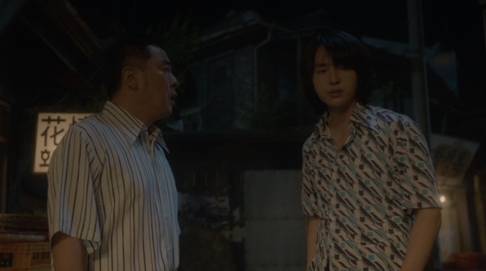 Yang Se-jong em cena de Low Life, com o visual mais pesado do personagem